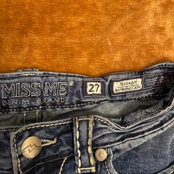 Miss Me Distressed Boyfriend Capris - Picture 4 of 4